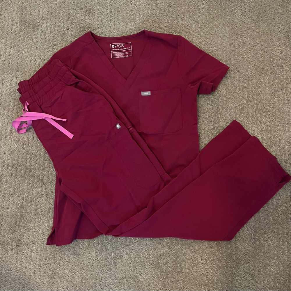 LIKE NEW Figs dark magenta scrubs small yola high waisted pants TOP SEPARATE